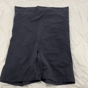 Skims high waisted bonded short